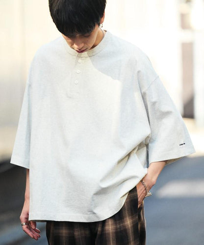 寬鬆剪裁 一點刺繡 圓領T恤/寬鬆剪裁