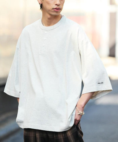 寬鬆剪裁 一點刺繡 圓領T恤/寬鬆剪裁