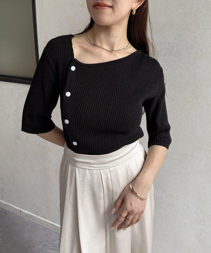 不對稱領口紐扣設計五分袖針織衫