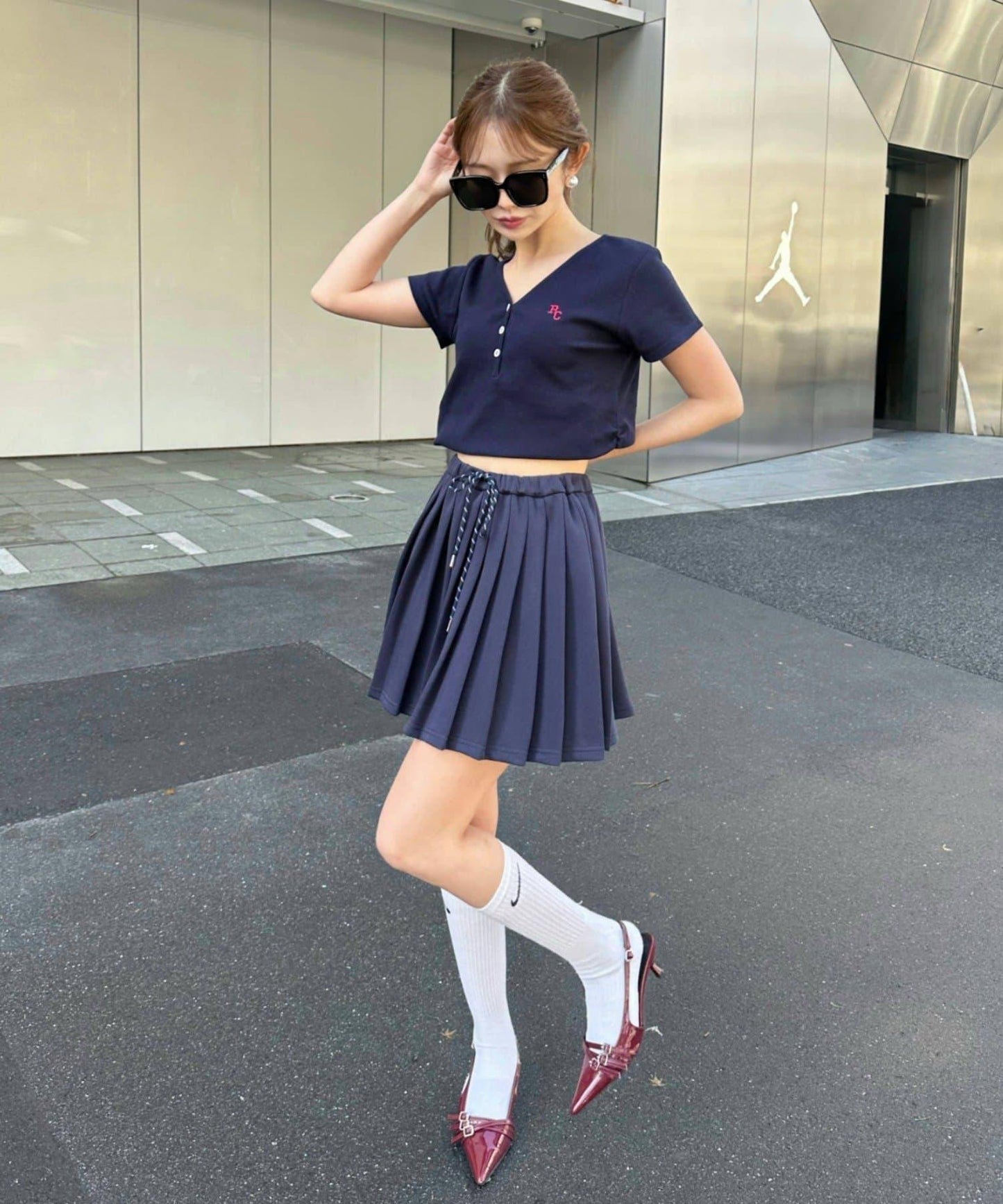 V領亨利領胸部刺繡短袖T恤