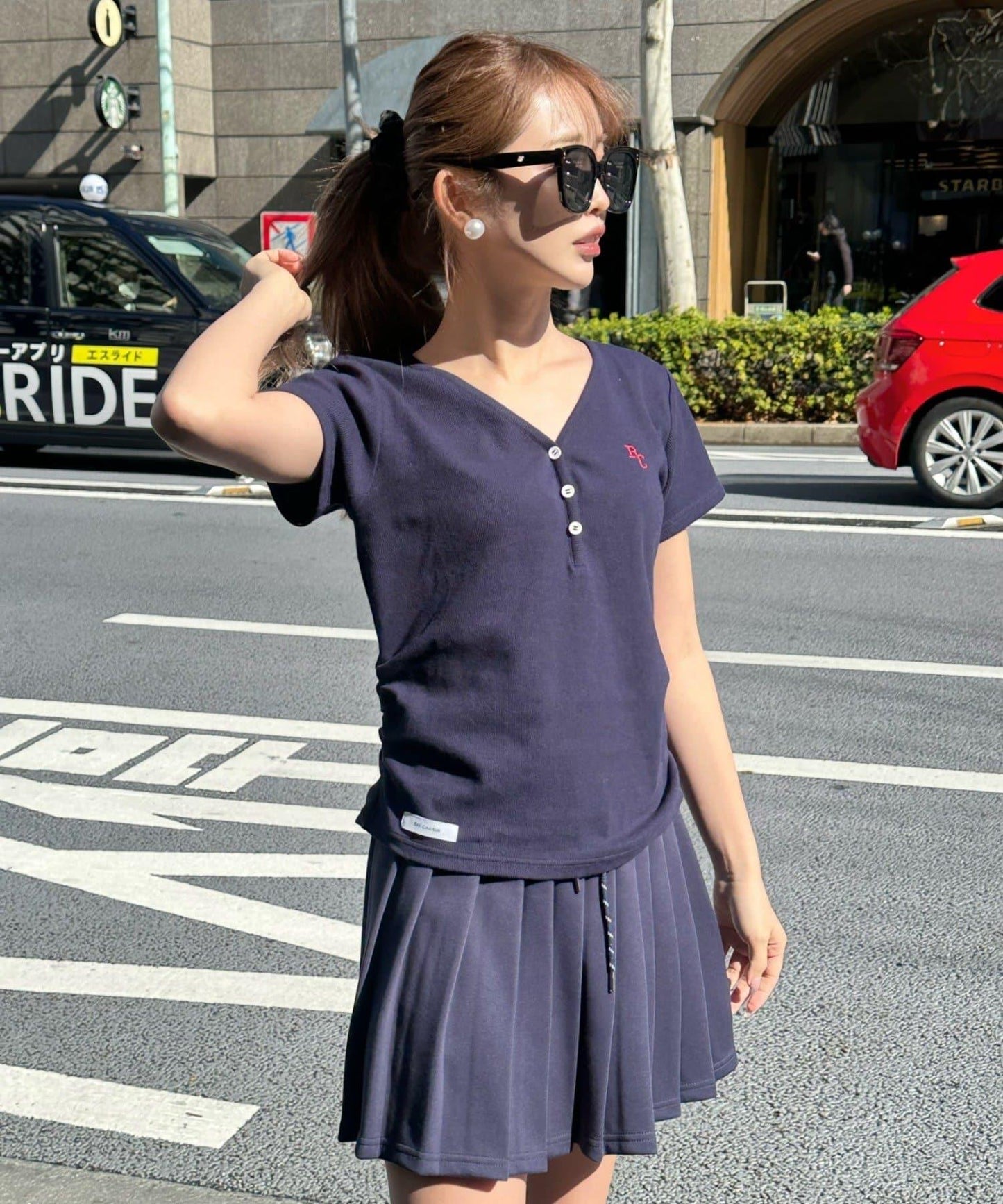 V領亨利領胸部刺繡短袖T恤