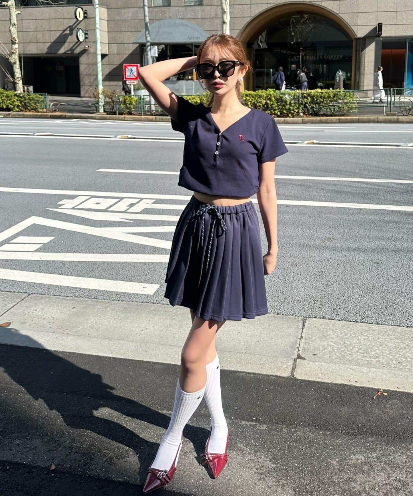 V領亨利領胸部刺繡短袖T恤