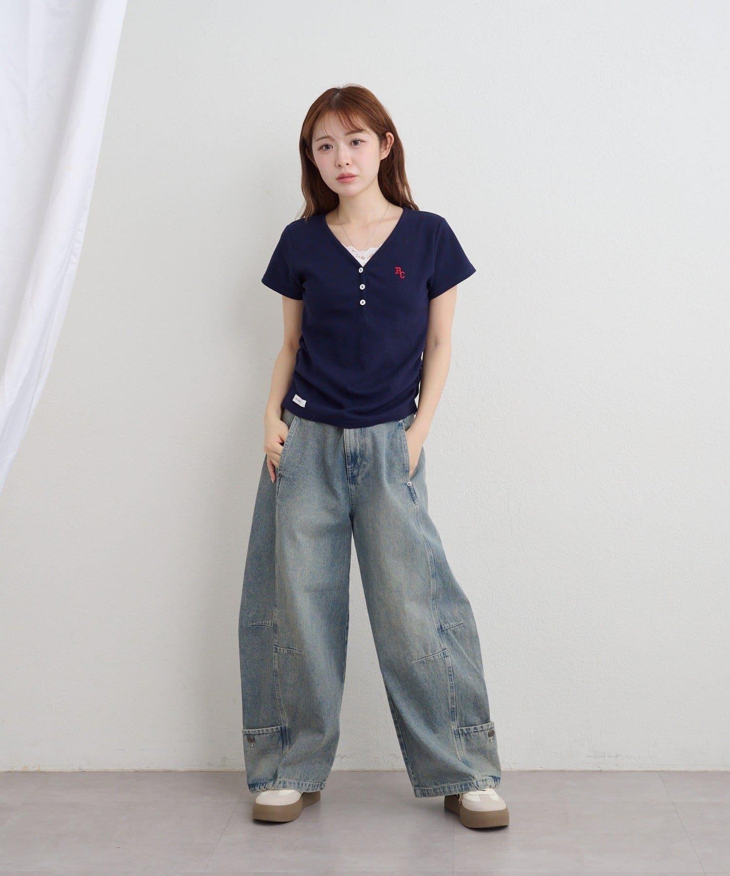 V領亨利領胸部刺繡短袖T恤