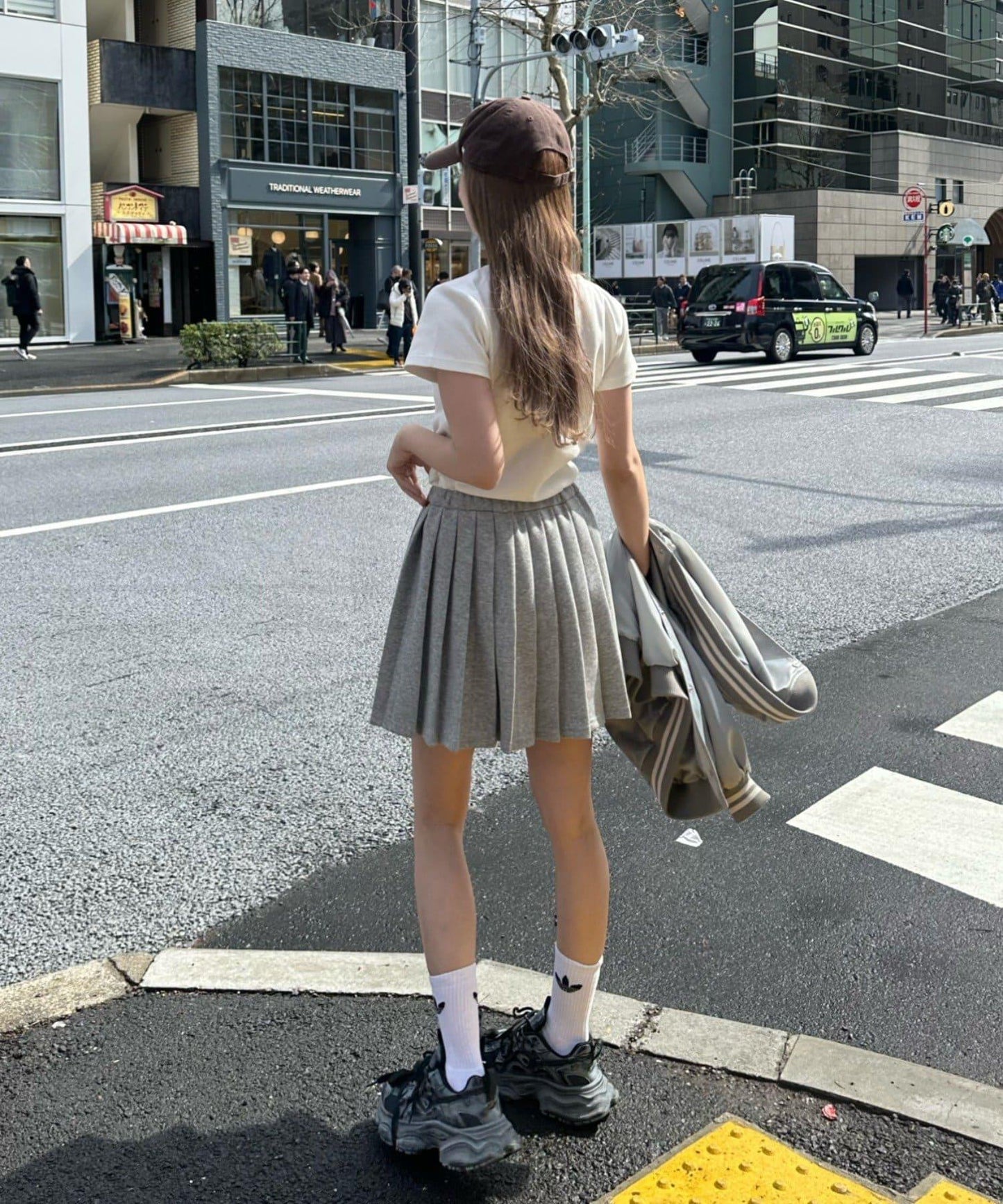 V領亨利領胸部刺繡短袖T恤