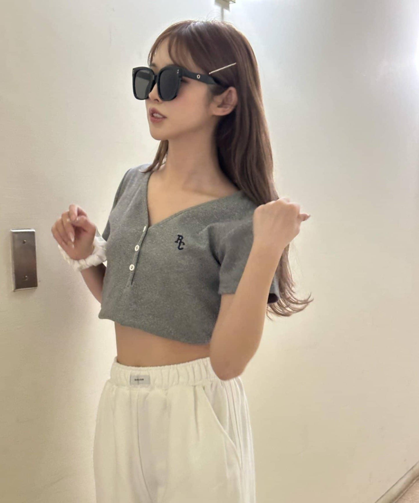 V領亨利領胸部刺繡短袖T恤