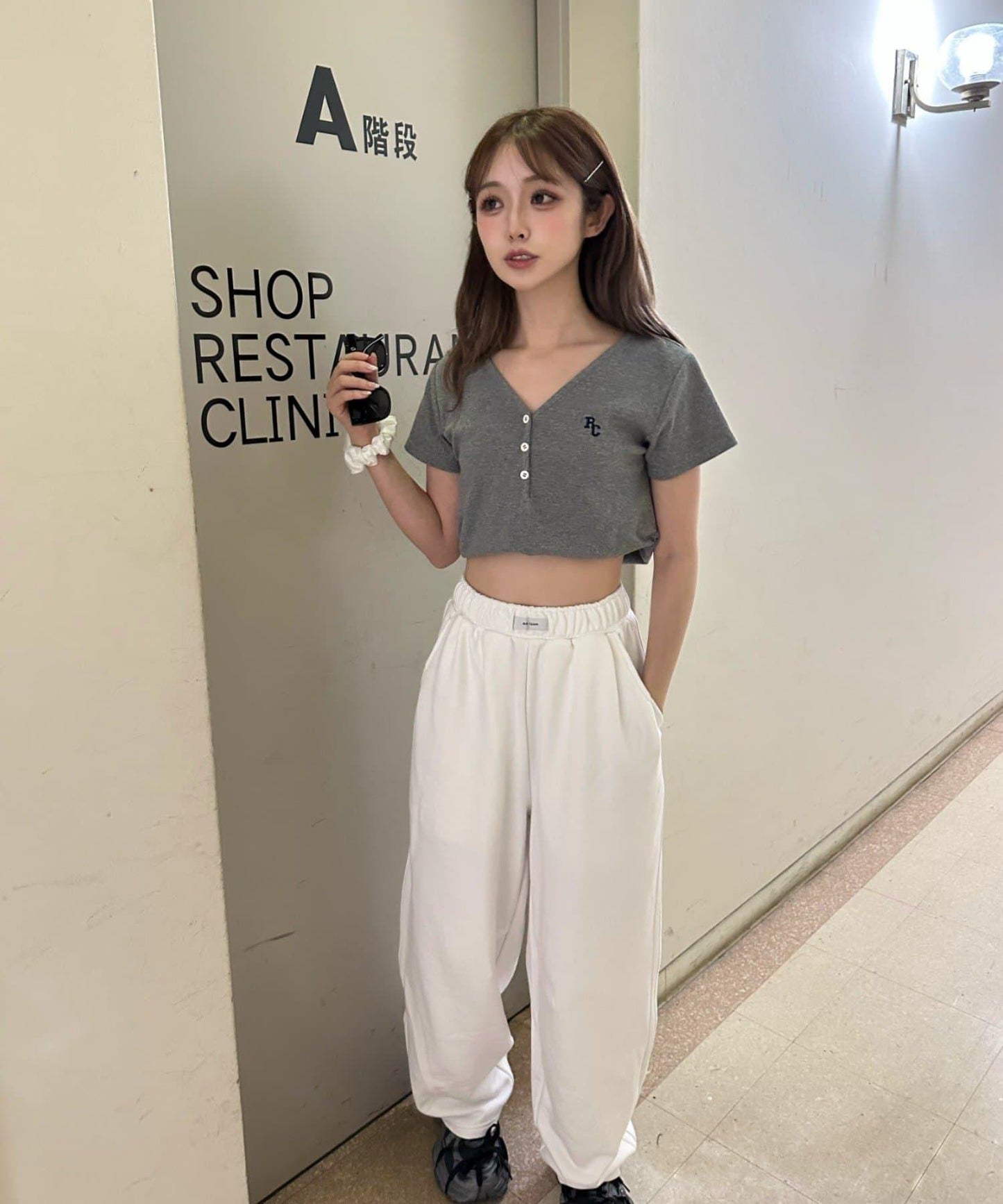 V領亨利領胸部刺繡短袖T恤