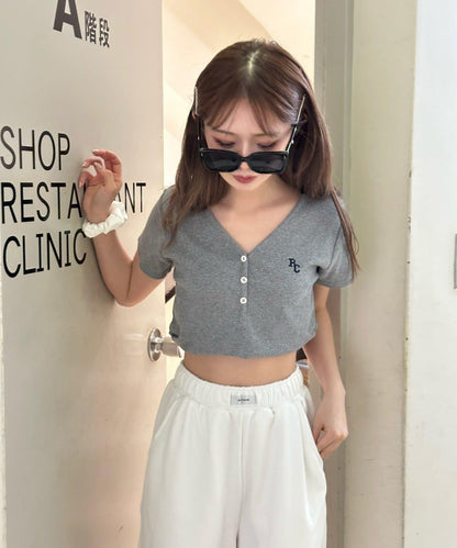 V領亨利領胸部刺繡短袖T恤