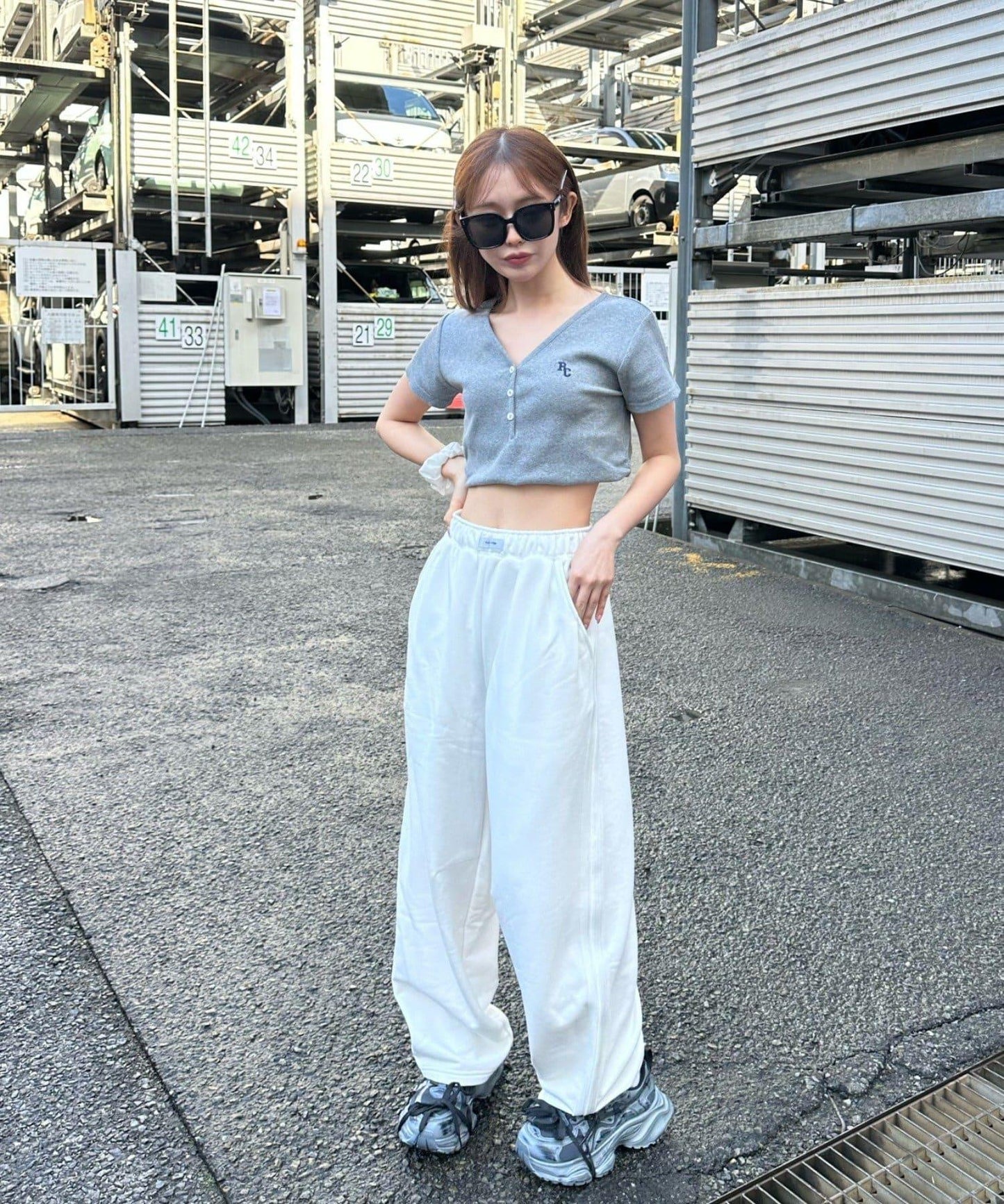 V領亨利領胸部刺繡短袖T恤