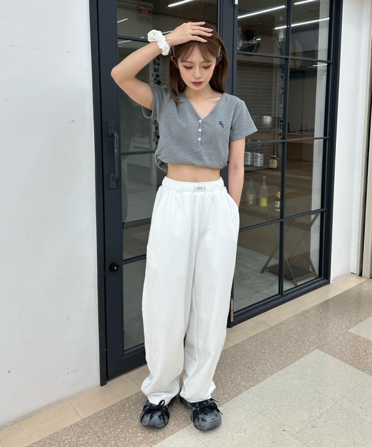 V領亨利領胸部刺繡短袖T恤