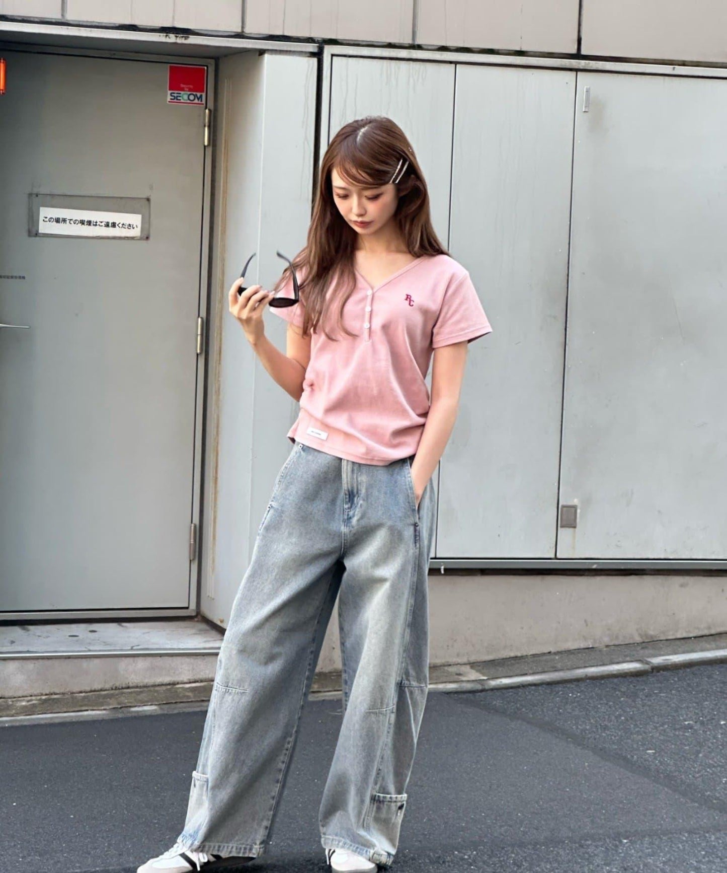 V領亨利領胸部刺繡短袖T恤