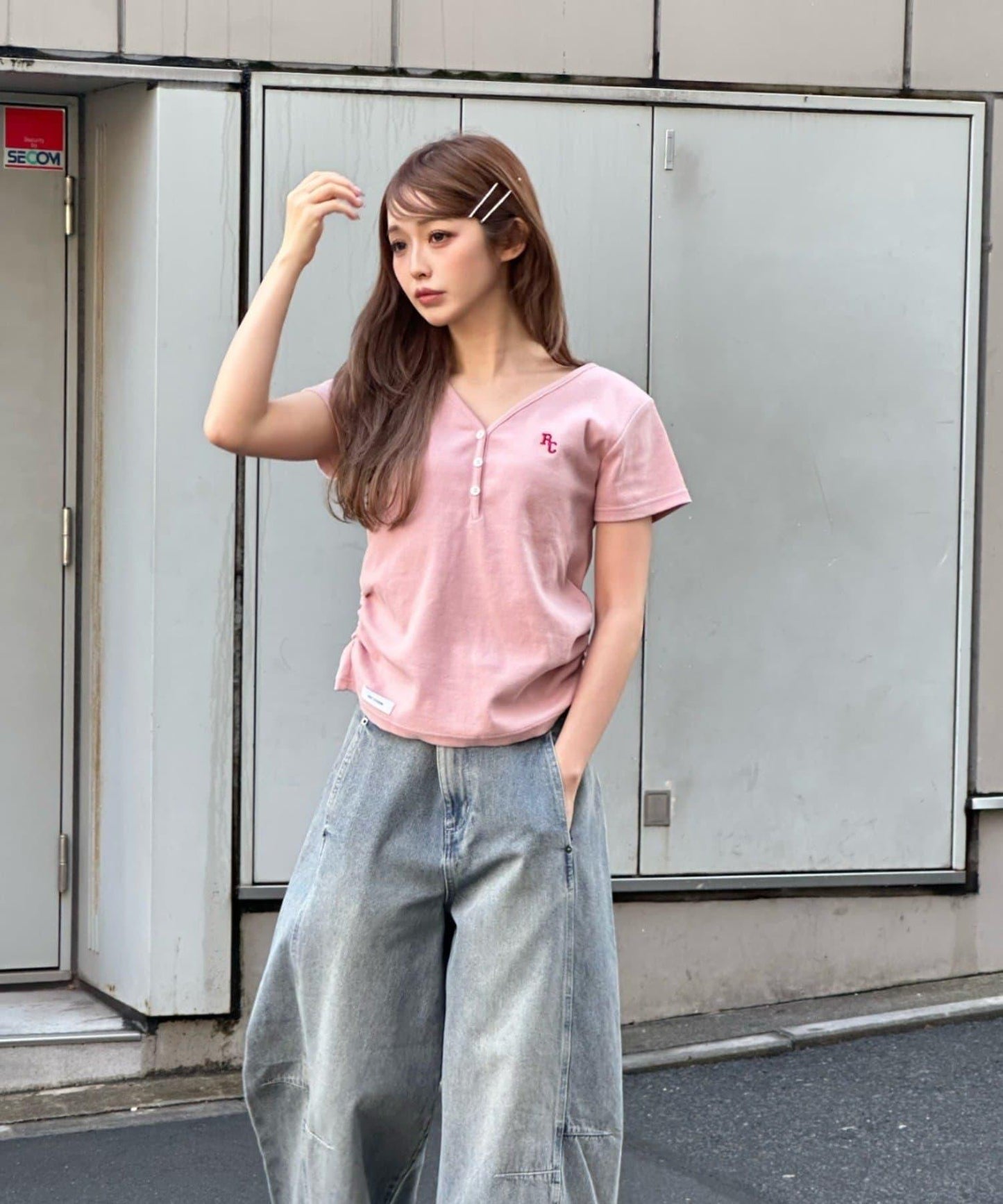 V領亨利領胸部刺繡短袖T恤