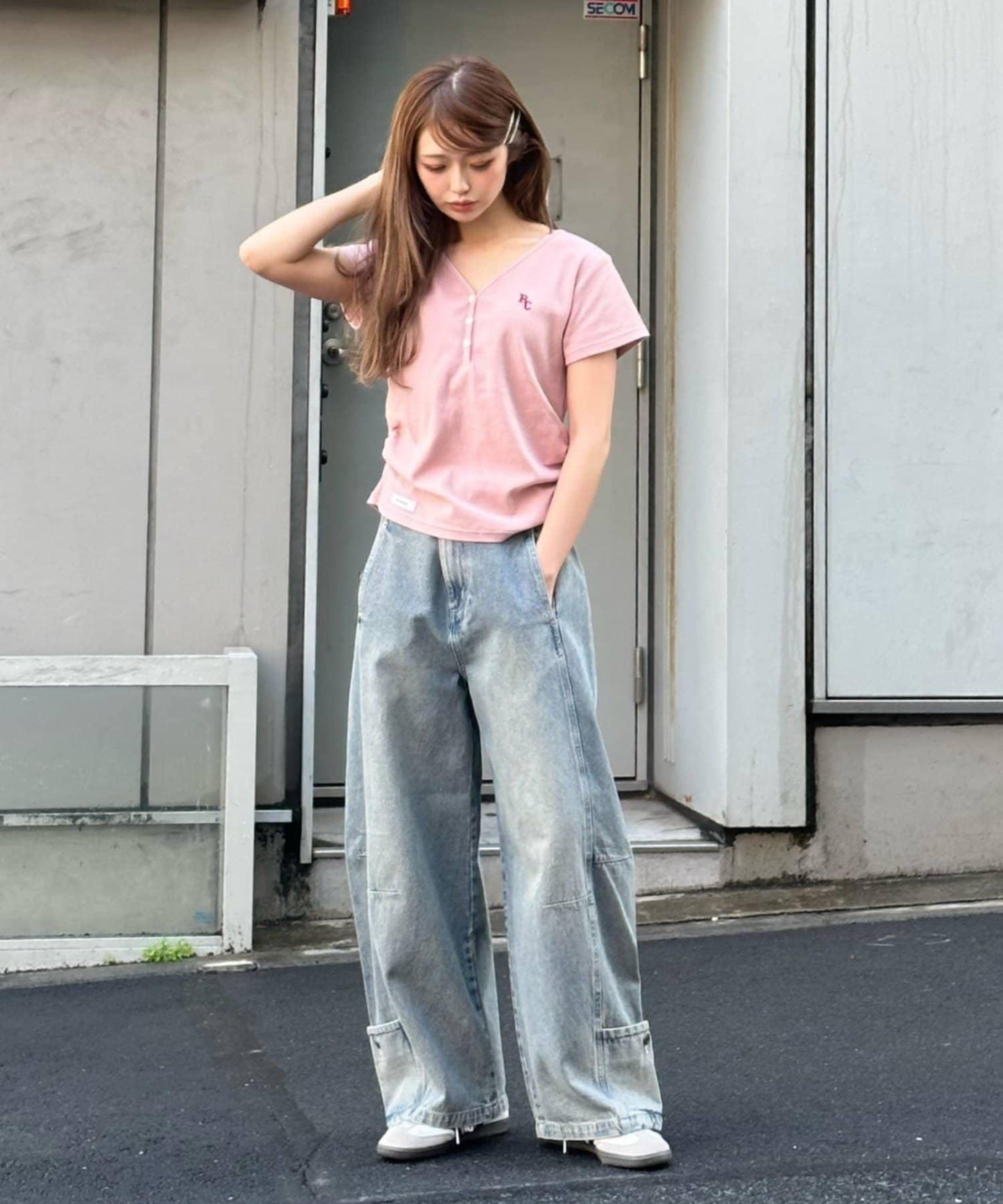 V領亨利領胸部刺繡短袖T恤