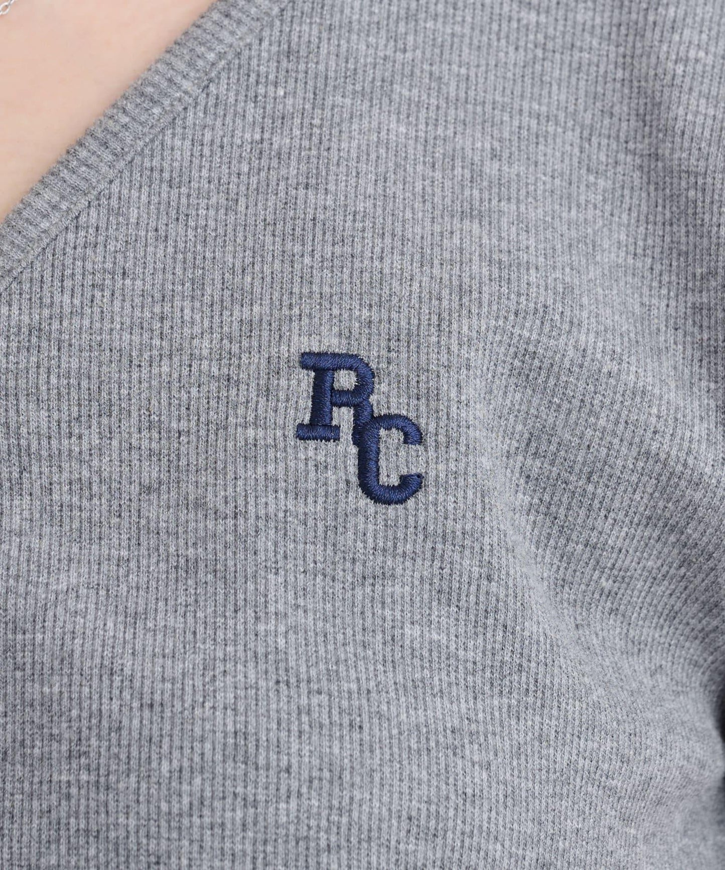 V領亨利領胸部刺繡短袖T恤