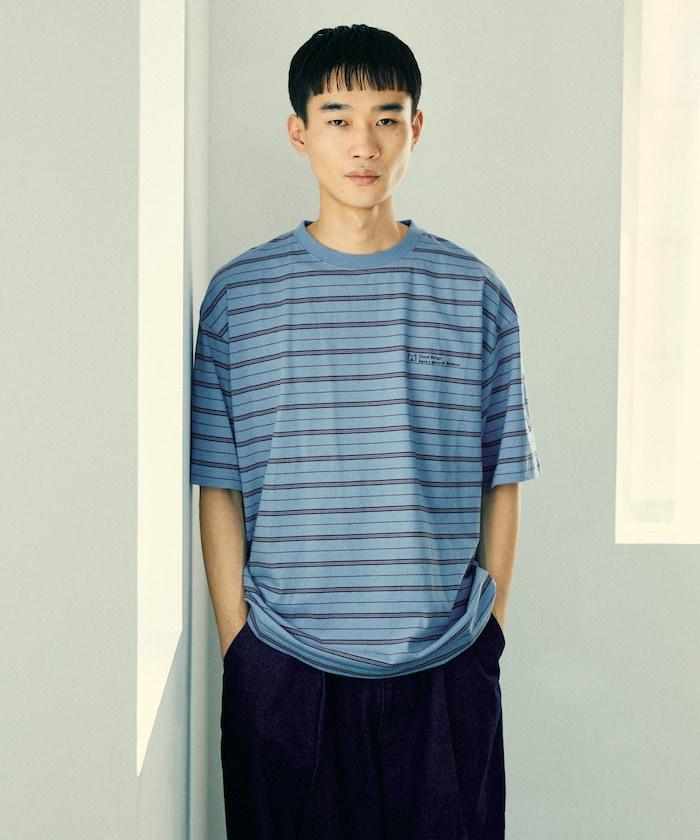 BASIC標誌刺繡T恤條紋/一點刺繡條紋T恤/短袖