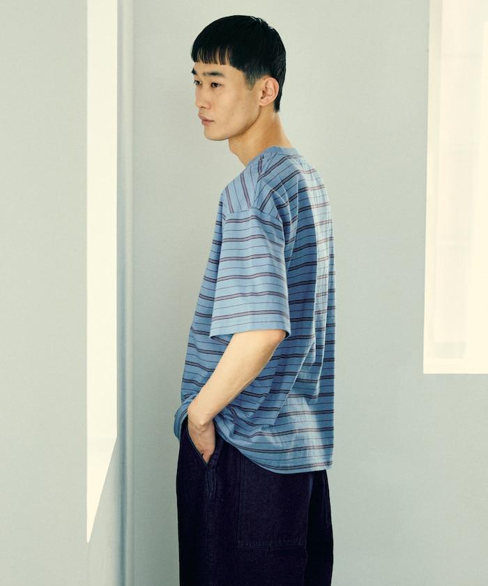 BASIC標誌刺繡T恤條紋/一點刺繡條紋T恤/短袖