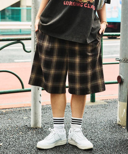 寬鬆剪裁漸變格紋休閒短褲