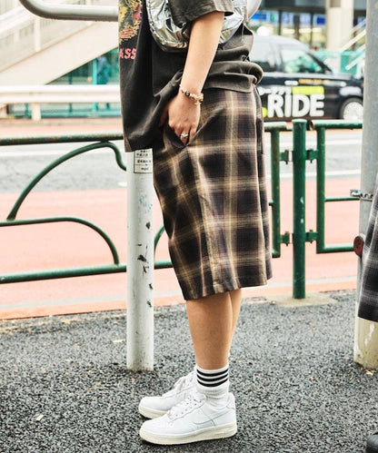 寬鬆剪裁漸變格紋休閒短褲