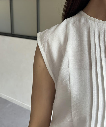 pin tuck荷葉邊上衣