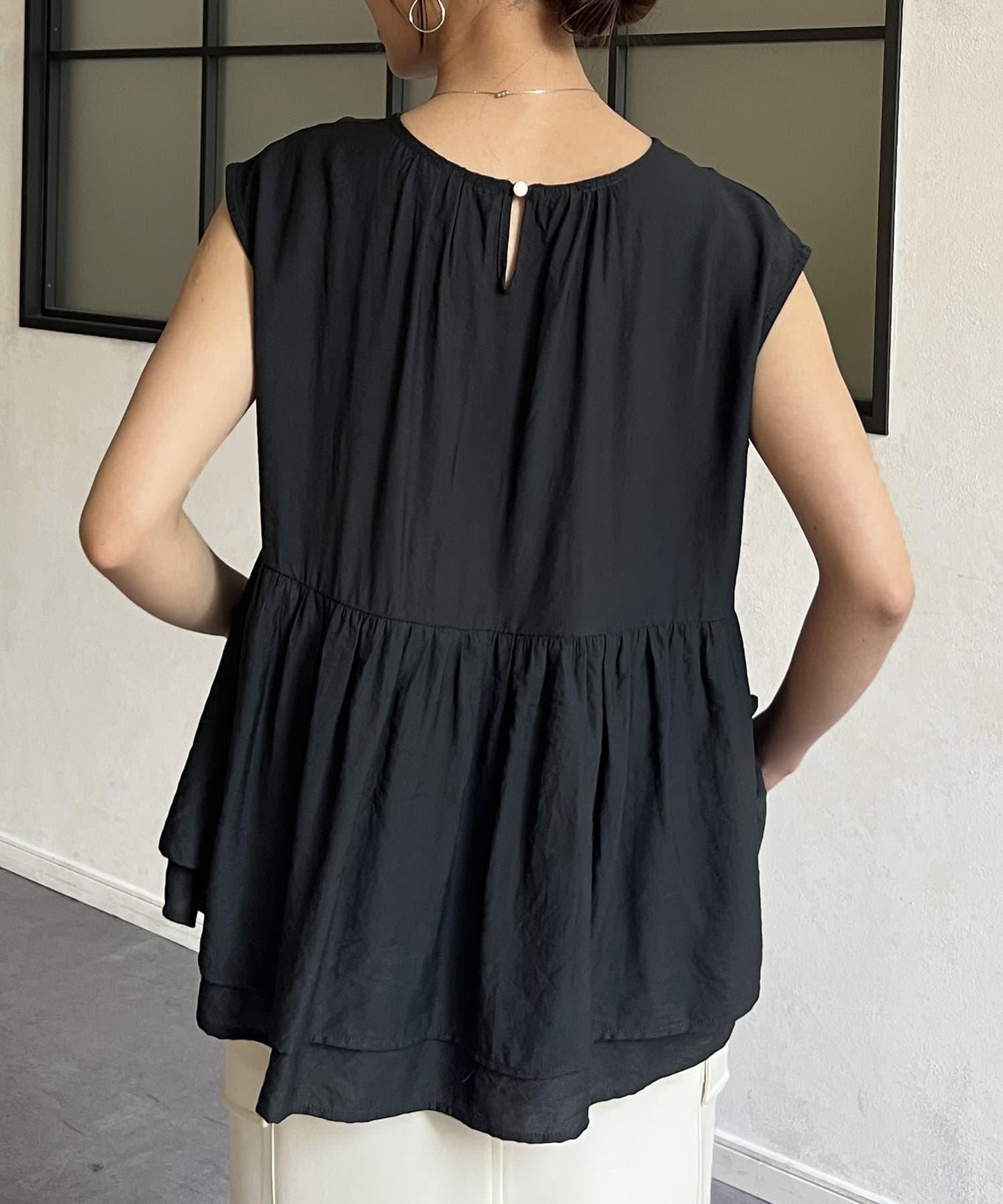 pin tuck荷葉邊上衣