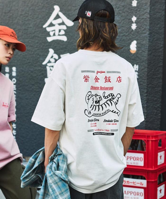 紫金飯店×FREAK'S STORE 聯名 背面印花 圓領T恤/TIGER