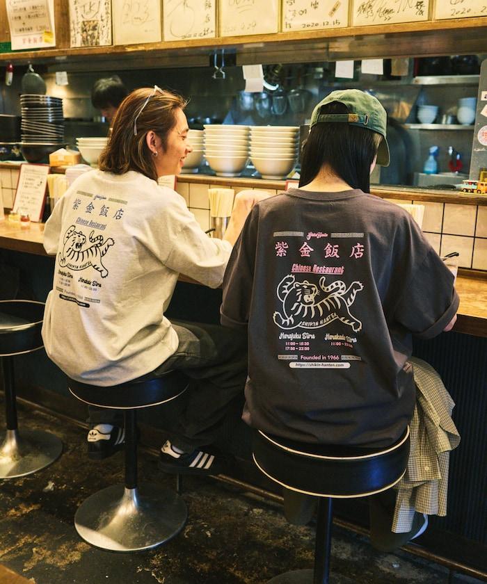 紫金飯店×FREAK'S STORE 聯名 背面印花 圓領T恤/TIGER