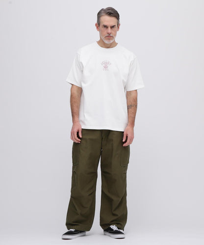 《&DEPOT限定》ONE POINT EMB T-SHIRT"VARSITY LOGO" / 單點刺繡 短袖T恤 街頭標誌