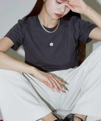 一點刺繡logo T恤