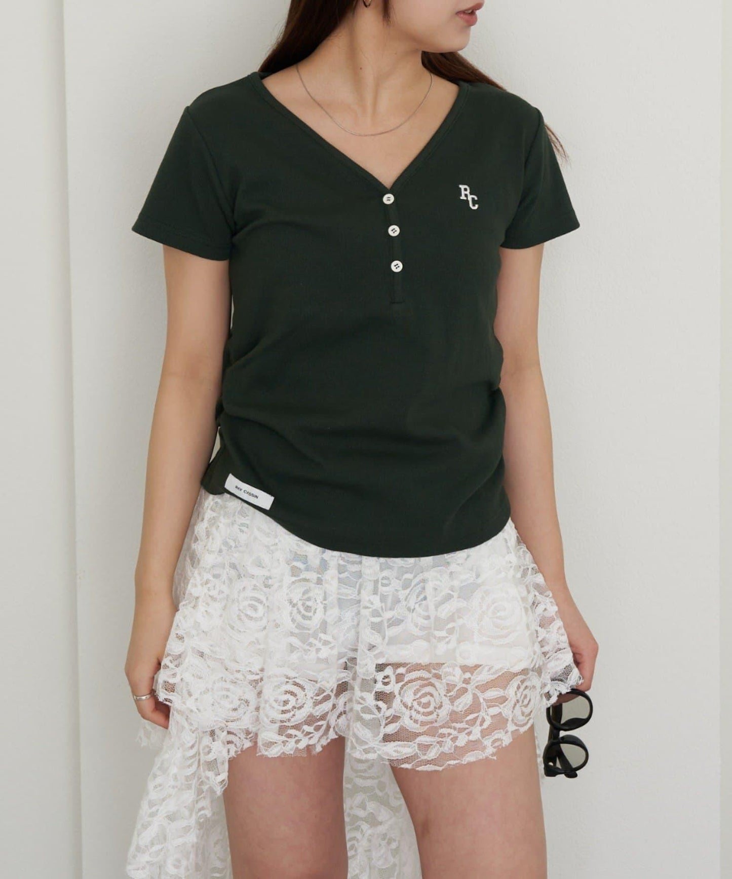 V領亨利領胸部刺繡短袖T恤