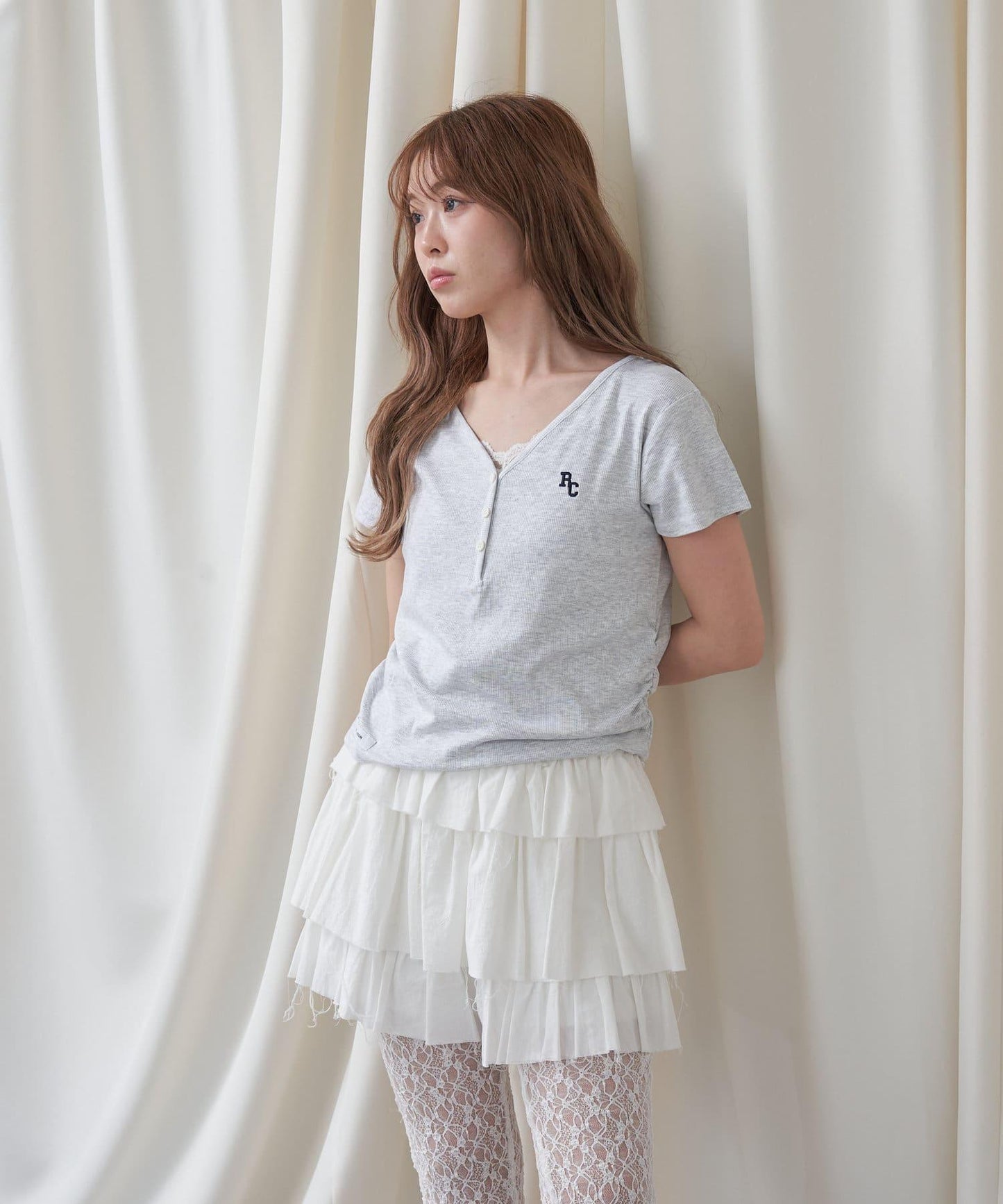 V領亨利領胸部刺繡短袖T恤