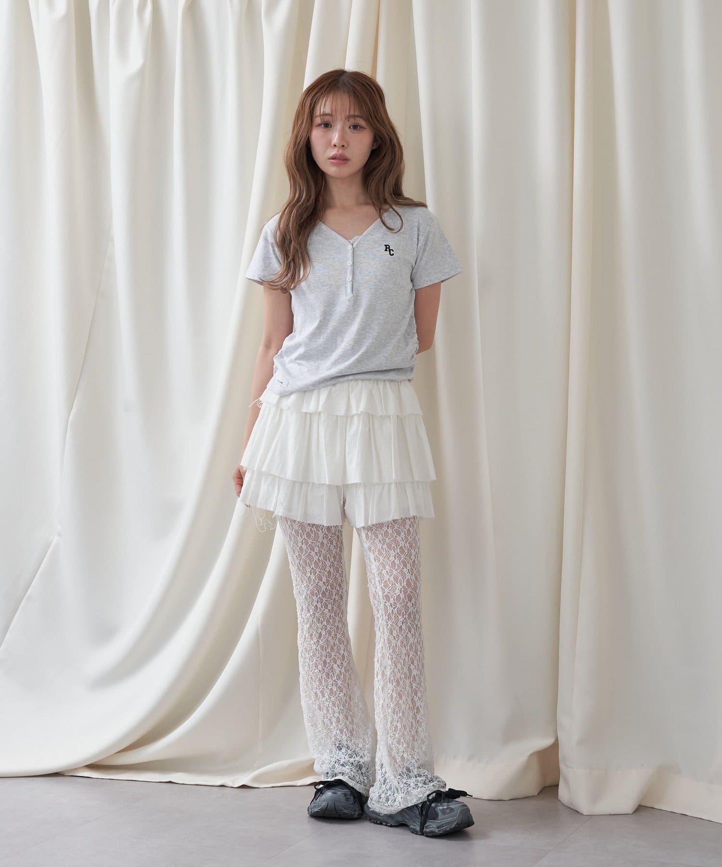 V領亨利領胸部刺繡短袖T恤