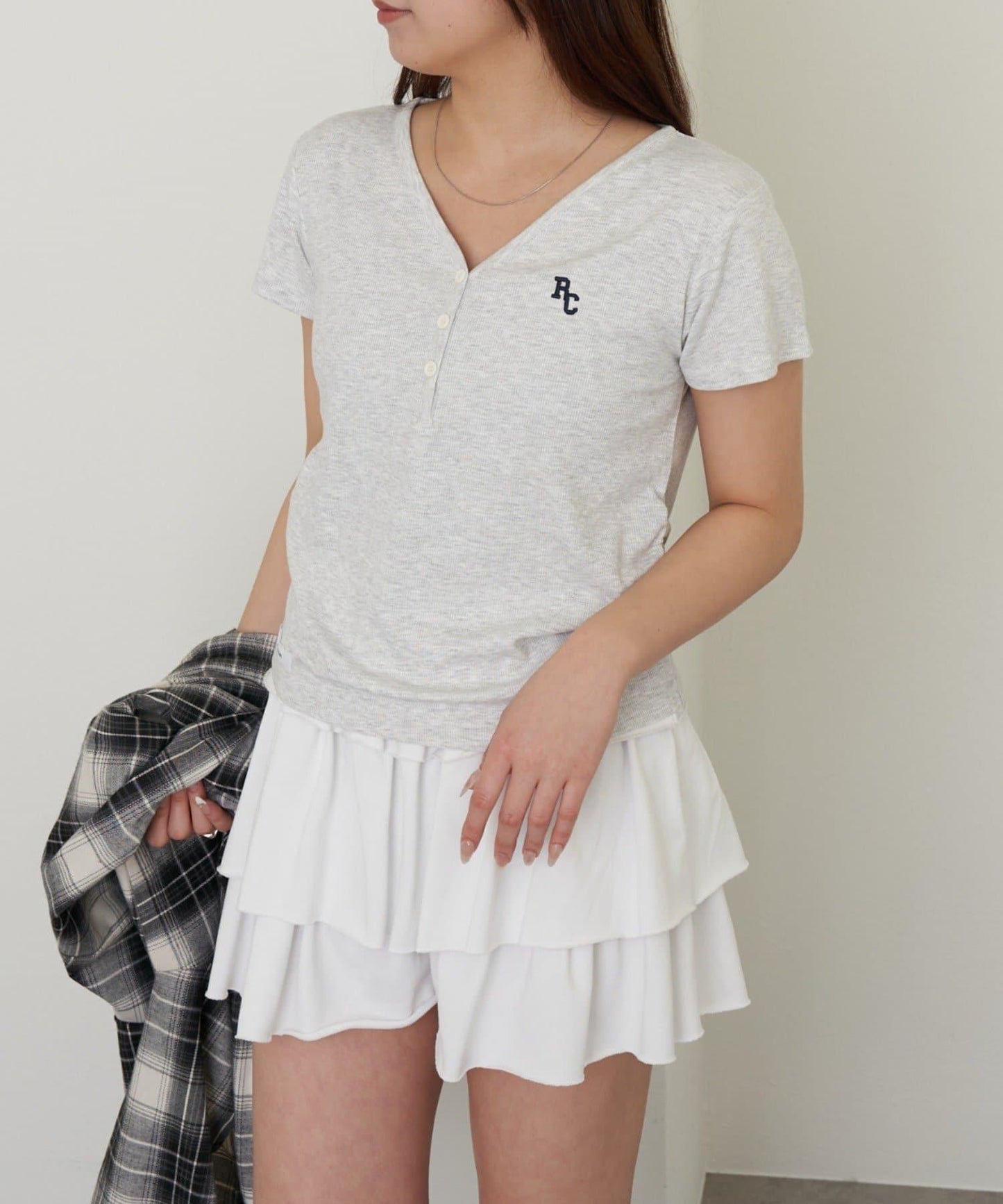 V領亨利領胸部刺繡短袖T恤