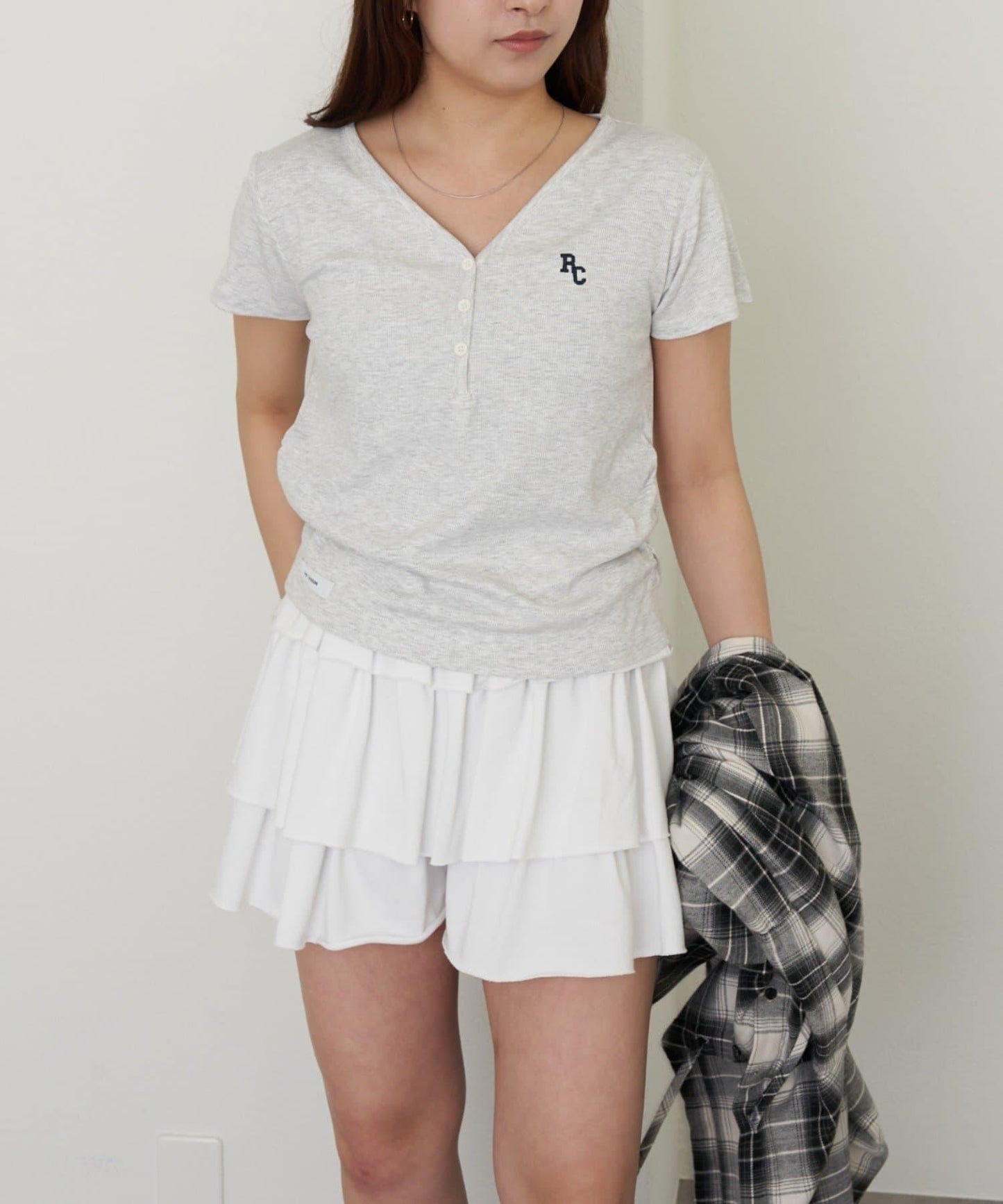 V領亨利領胸部刺繡短袖T恤