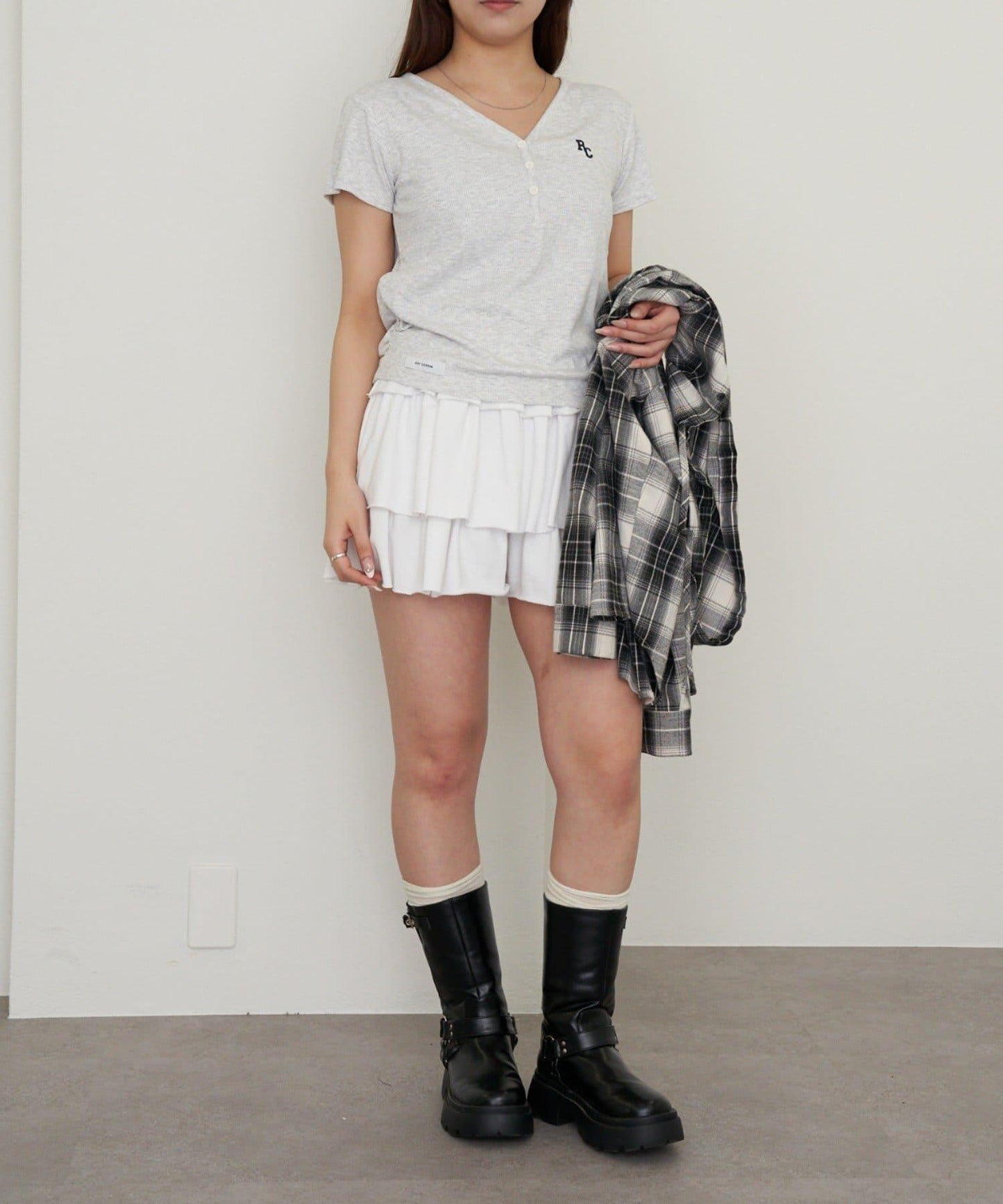 V領亨利領胸部刺繡短袖T恤