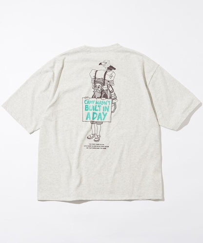 舒適版後背印花圓領T恤 / 野營男士