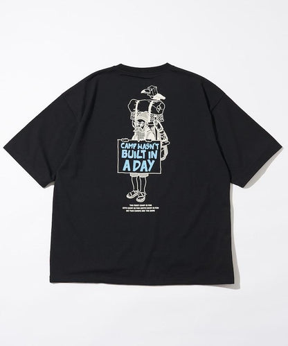 舒適版後背印花圓領T恤 / 野營男士