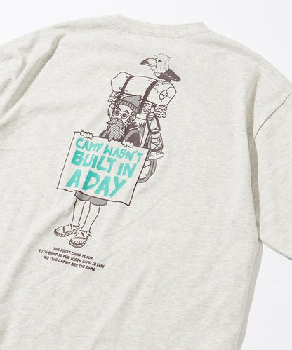 舒適版後背印花圓領T恤 / 野營男士