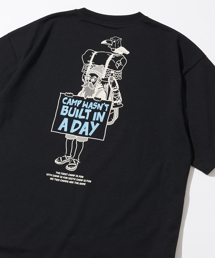 舒適版後背印花圓領T恤 / 野營男士