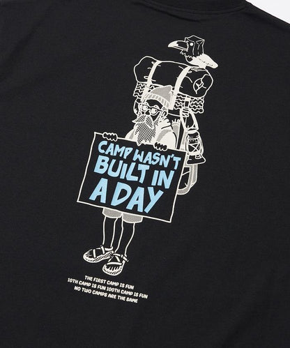 舒適版後背印花圓領T恤 / 野營男士