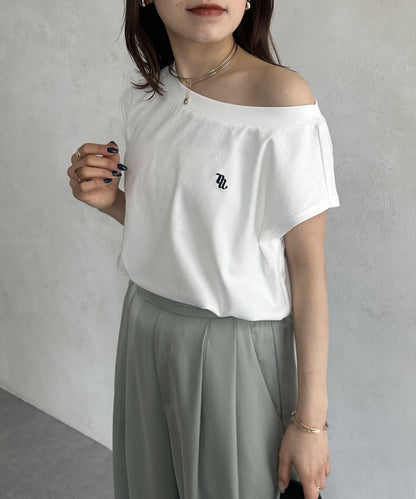 刺繡logo船領法式T恤