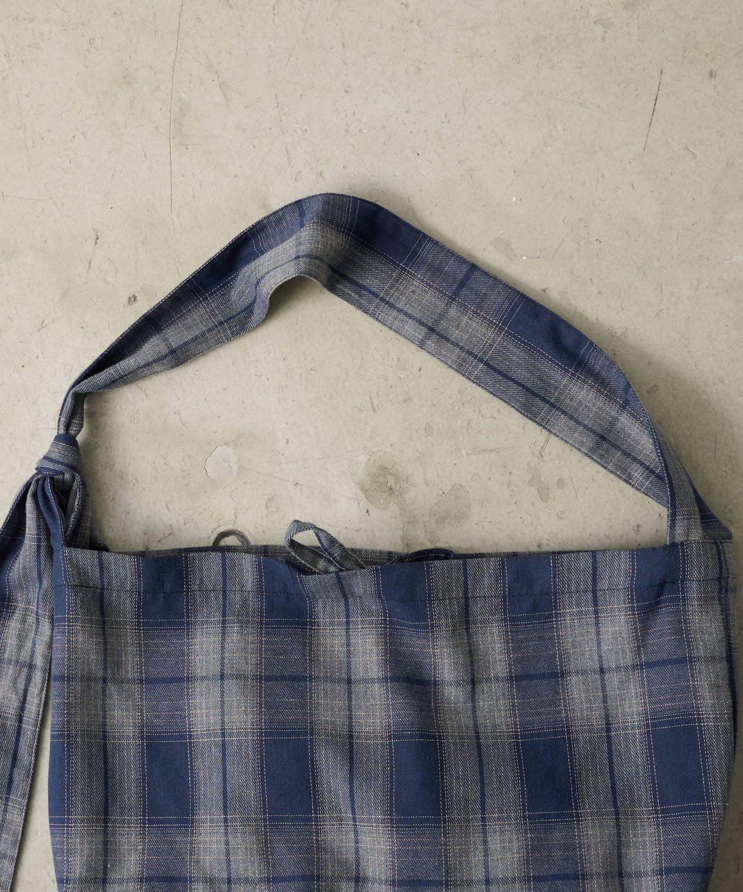 【男女通用】格紋肩揹包