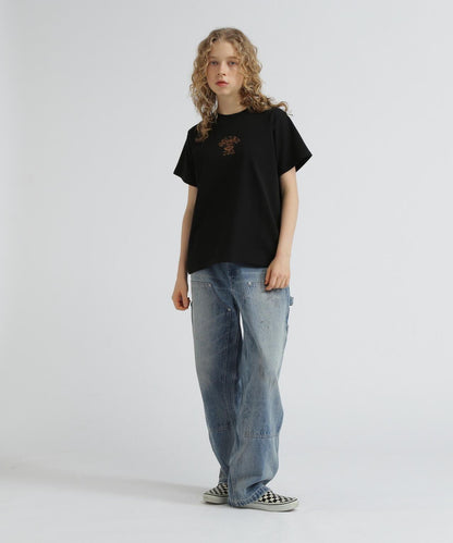 《&DEPOT限定》ONE POINT EMB T-SHIRT"VARSITY LOGO" / 單點刺繡 短袖T恤 街頭標誌
