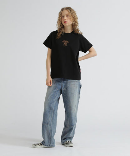 《&DEPOT限定》ONE POINT EMB T-SHIRT"VARSITY LOGO" / 單點刺繡 短袖T恤 街頭標誌