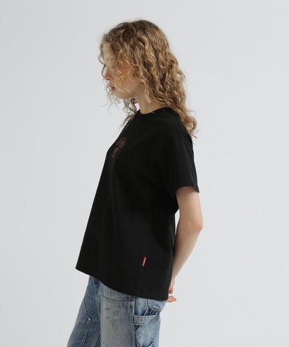 《&DEPOT限定》ONE POINT EMB T-SHIRT"VARSITY LOGO" / 單點刺繡 短袖T恤 街頭標誌