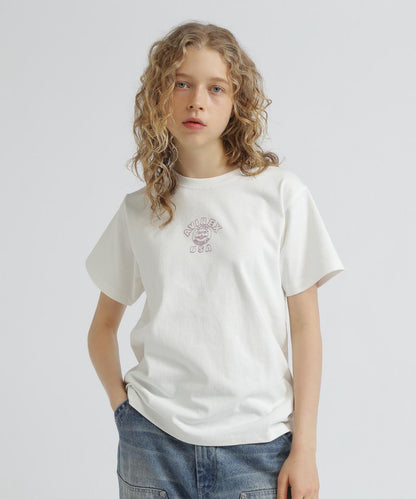 《&DEPOT限定》ONE POINT EMB T-SHIRT"VARSITY LOGO" / 單點刺繡 短袖T恤 街頭標誌
