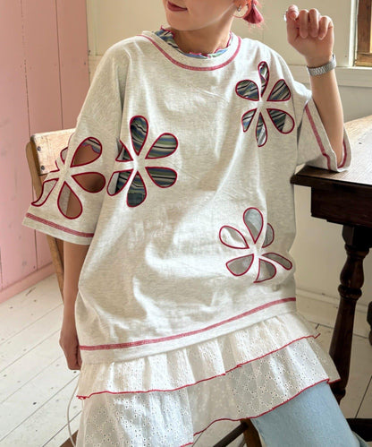 【HELLO.SANFRANCISCO】花朵剪裁寬鬆T恤