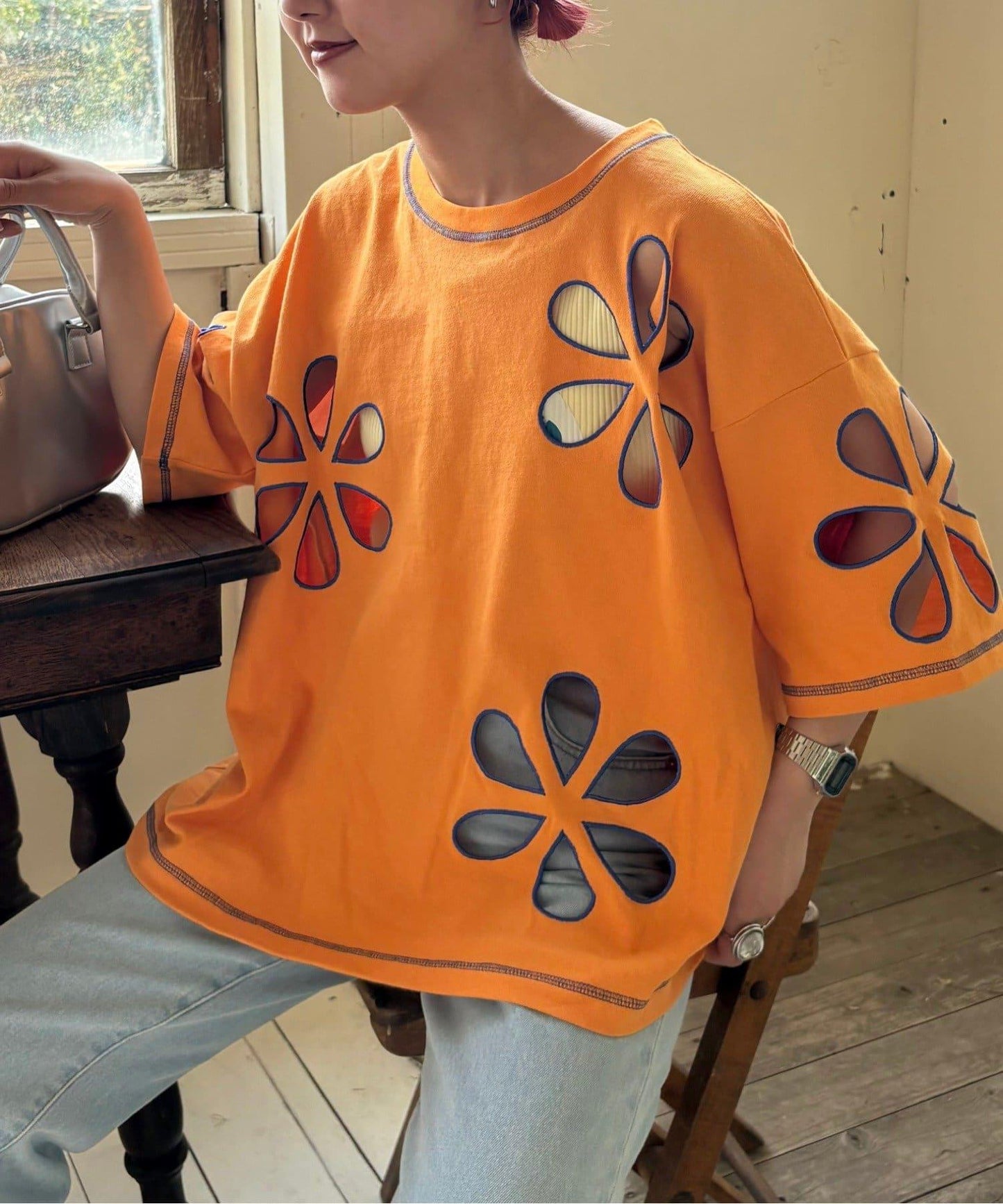 【HELLO.SANFRANCISCO】花朵剪裁寬鬆T恤