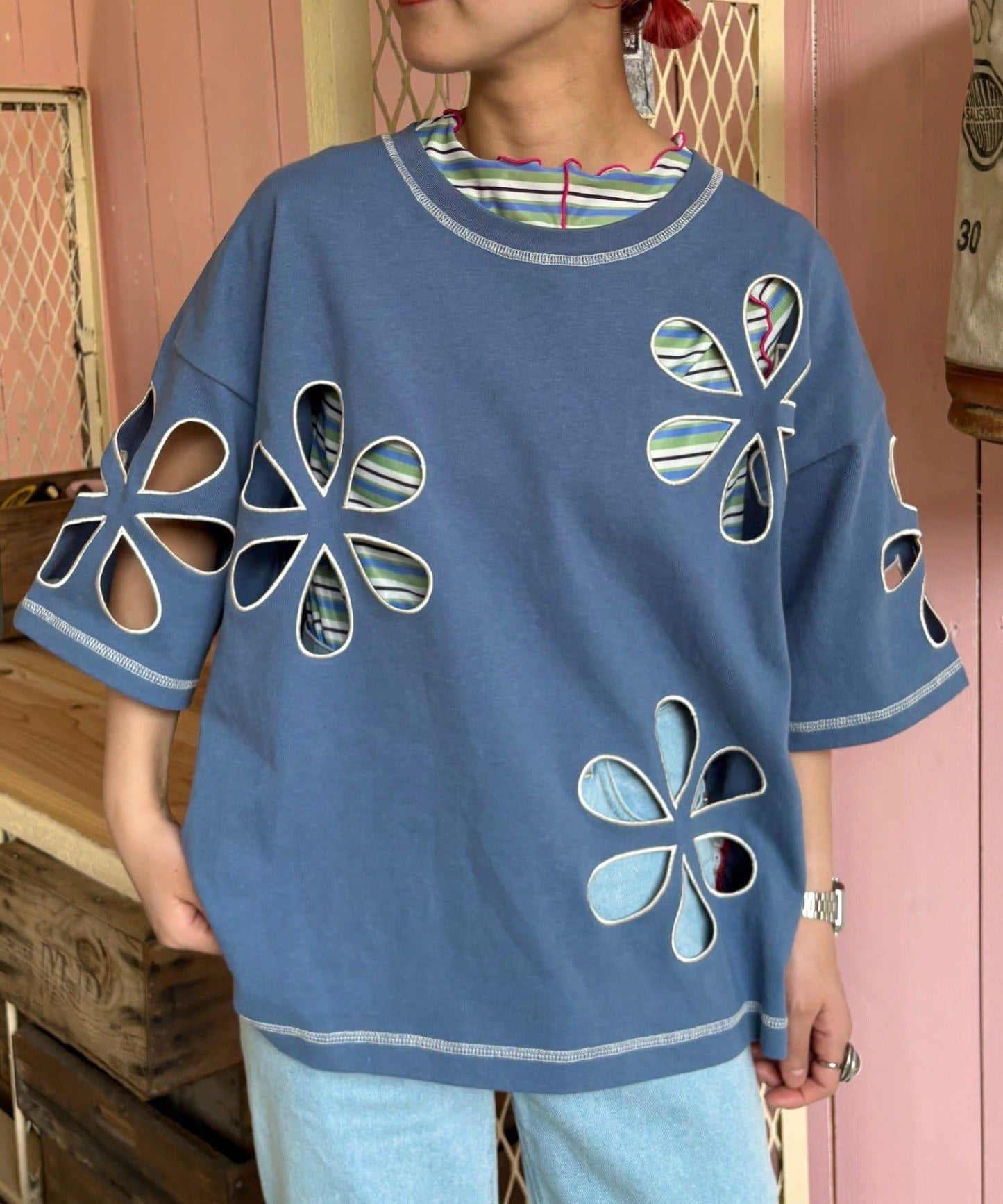 【HELLO.SANFRANCISCO】花朵剪裁寬鬆T恤