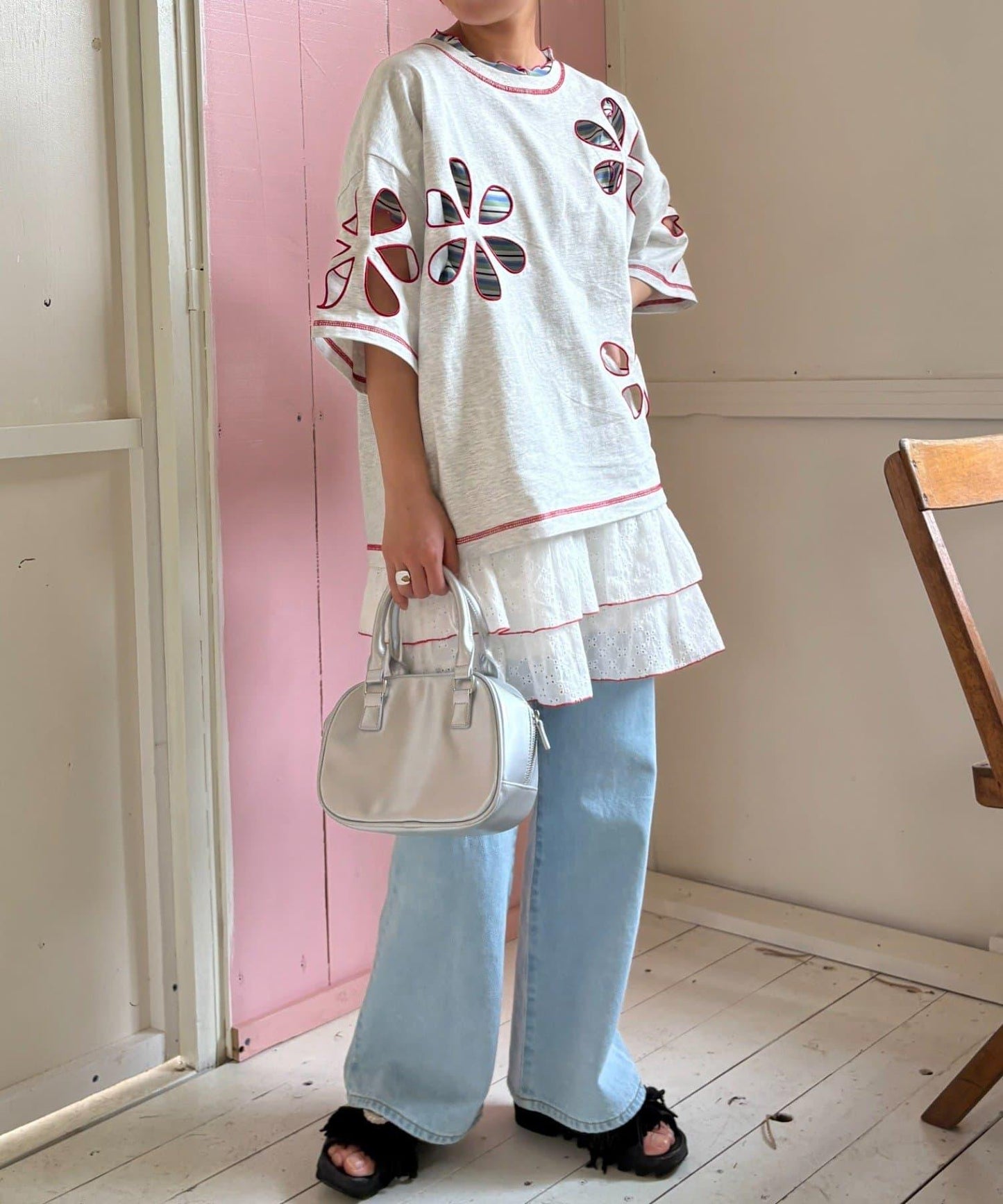 【HELLO.SANFRANCISCO】花朵剪裁寬鬆T恤