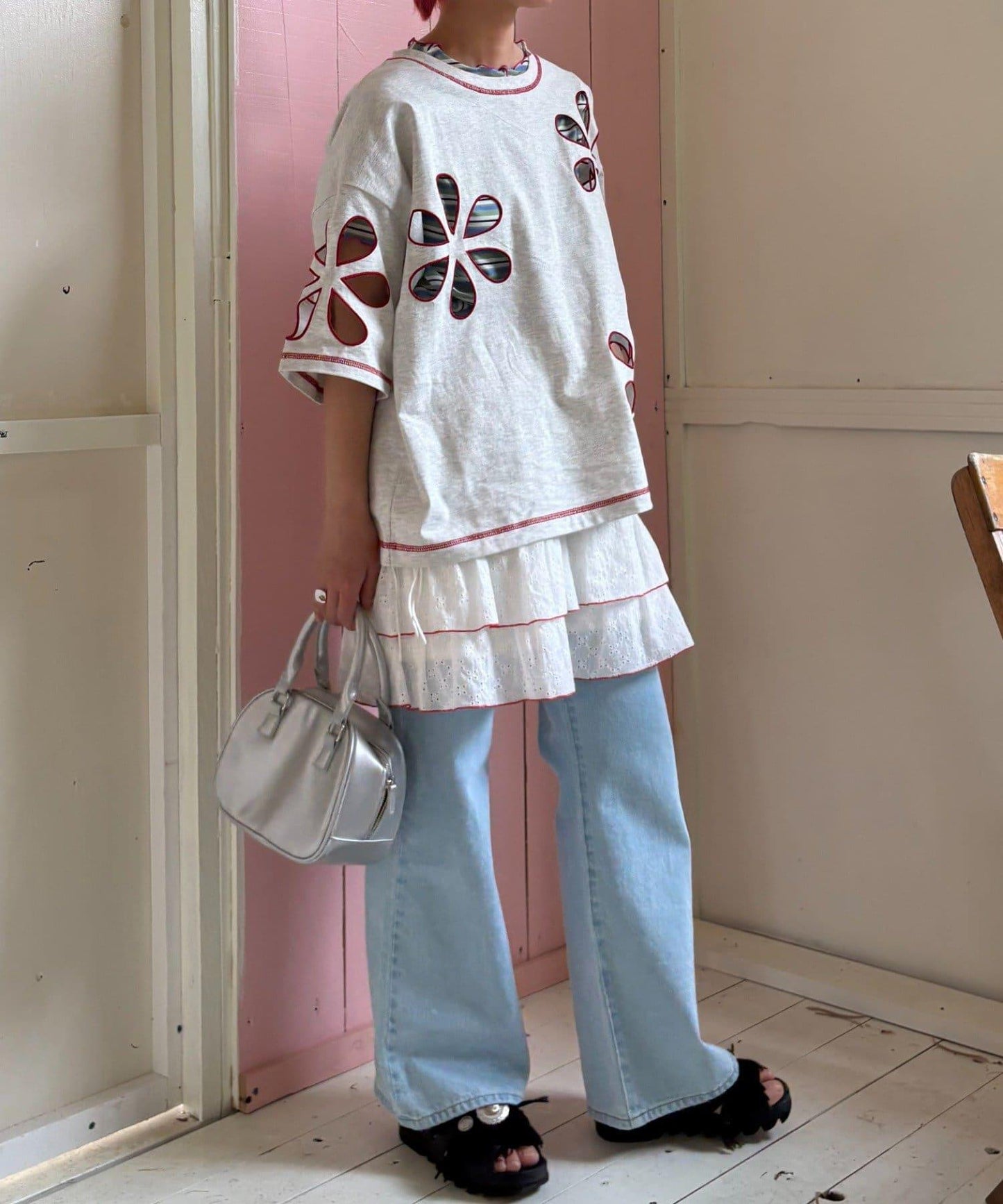 【HELLO.SANFRANCISCO】花朵剪裁寬鬆T恤