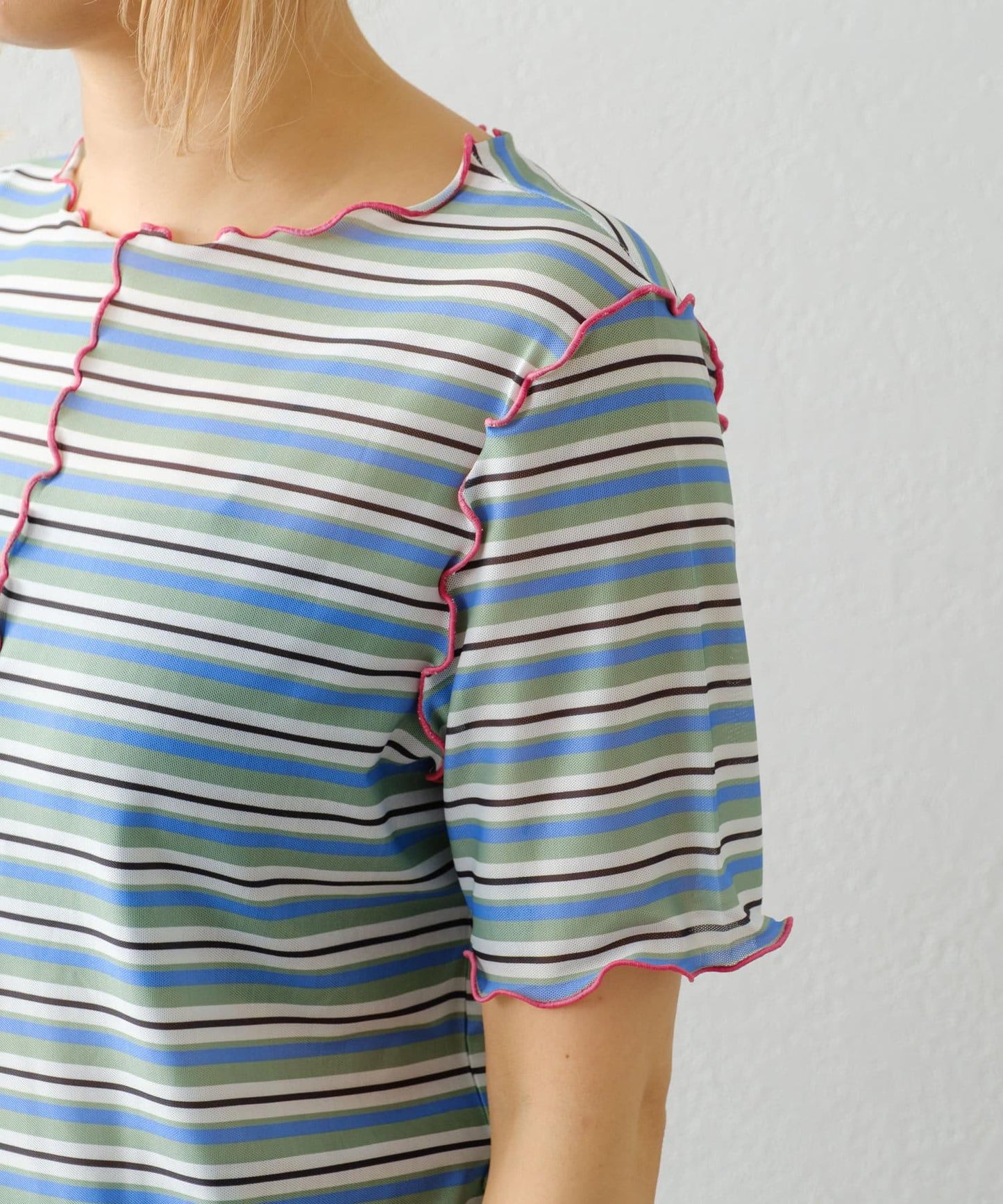 【HELLO.SANFRANCISCO】多色條紋露肩上衣